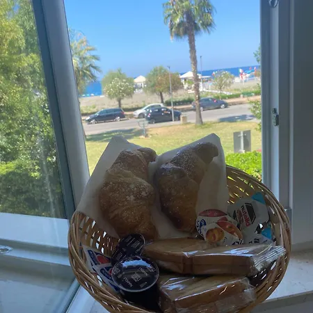 Seaside Couette-café Praia a Mare