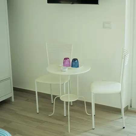 Seaside Couette-café 4*
