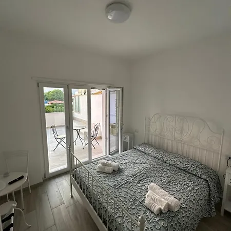 Seaside Couette-café 4*